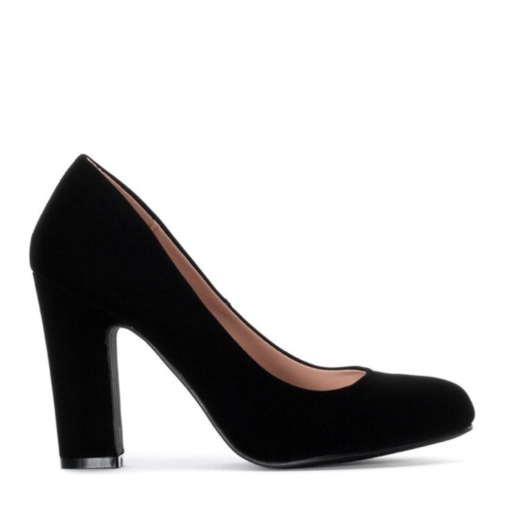 Black Pumps size 7